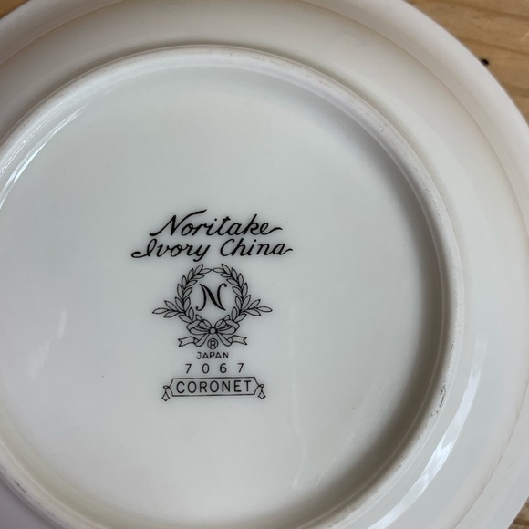 NORITAKE IVORY CORONET DESSERT BOWL - Picture 3 of 5